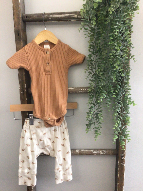 Kate Quinn brown set-3/6M