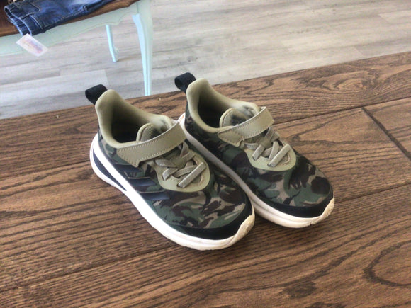Camo Adidas sneakers- 9