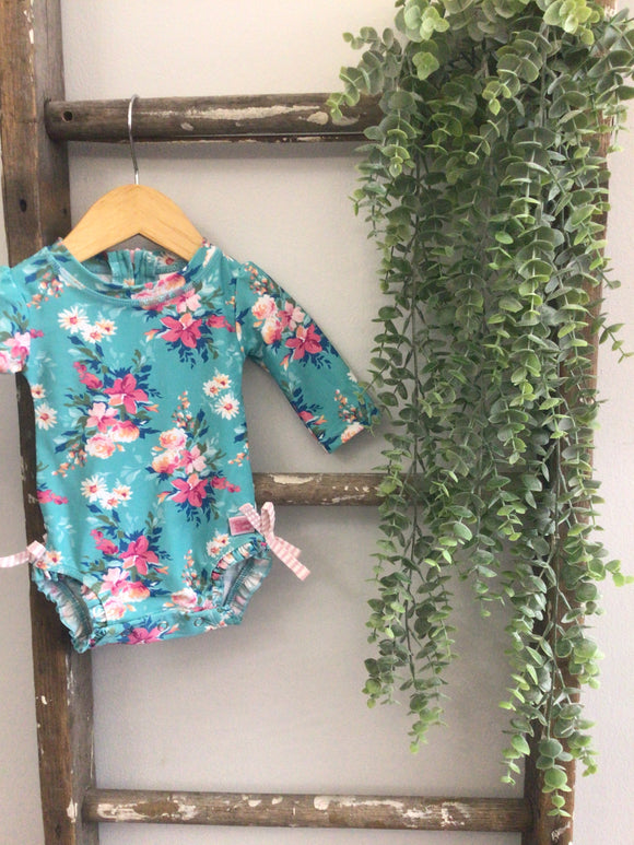 NWT RuffleButts floral rash guard-0/3M