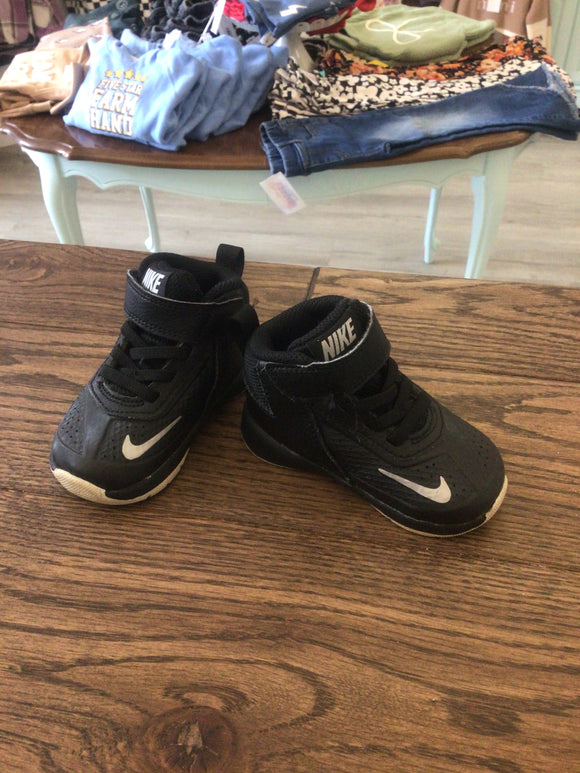 Black/white Nike high tops- 4