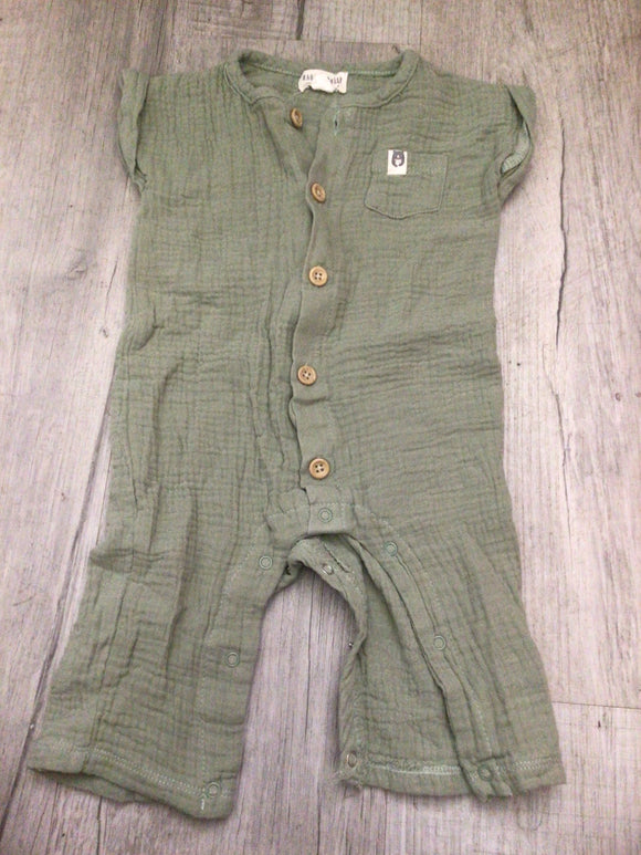 Green short sleeve romper-6/9M