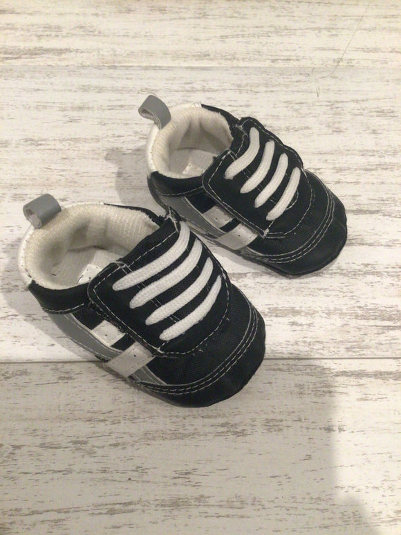 Black Velcro shoes-3/6M