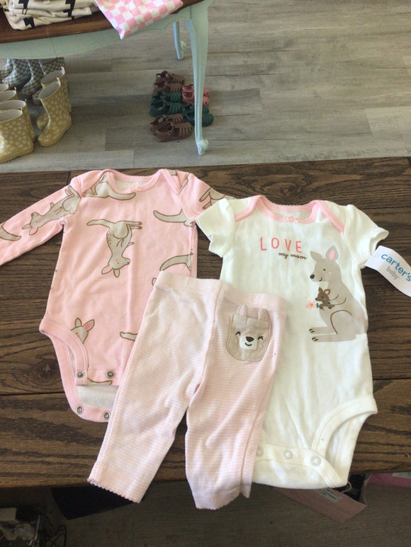 NWT Carter’s kangaroo set- 3M