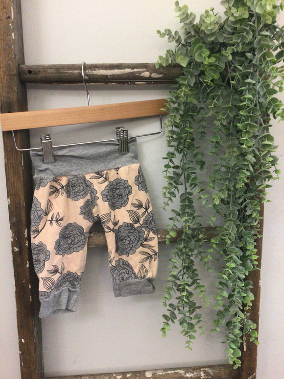 Grey and peach flower leggings-0/3m
