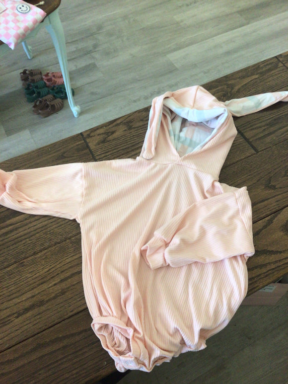 Kennedy&Co short bunny romper-18/24M