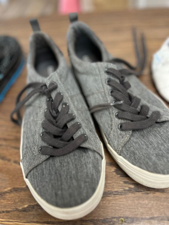 old navy size 4 grey shoes