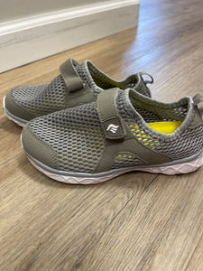 Grey water shoe 11C